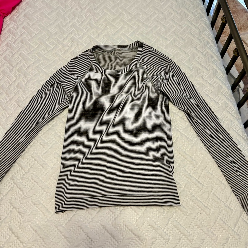 LULU swiftly tech long sleeve !!